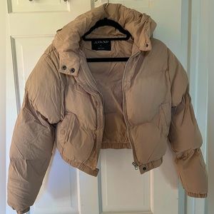 Cropped puffer jacket with hood